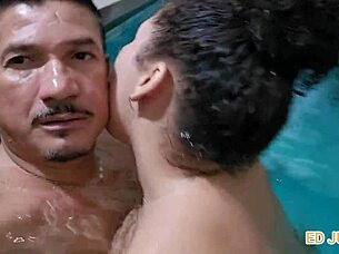 atriz ninfomaniaca fudendo na piscina com ator no intervalo de grava��o