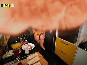 i saw clara wellen open the door naked for the motoboy