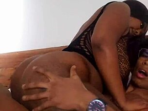 Nevlastní sestra se ohýbá pro domácí soulož