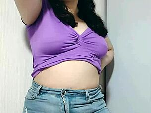 nicole teasing with her cute tits 😊