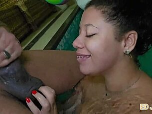 atriz ninfomaniaca fudendo na piscina com ator no intervalo de grava��o