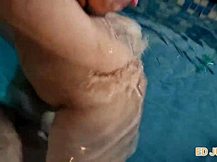 atriz ninfomaniaca fudendo na piscina com ator no intervalo de grava��o