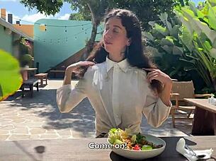 Δύο Παντρεμένες Γυναίκες Κάνουν Τριάδα με Μαύρο Άντρα!