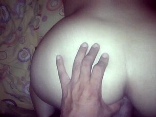 Sambita Peruánka se svléká svůdně?