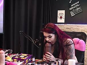 ela ficou toda arrepiada e molhadinha com aquele produto em sua buceta e o pau grande - rai dobler diversão ao cubo sheer red