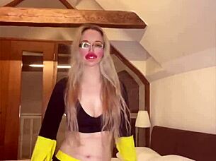 Belly dancer delivers huge blowjob