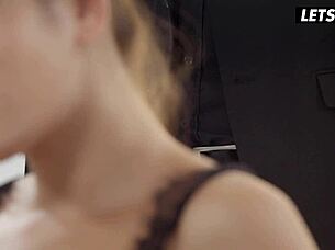 serina gomez seducing her bf?