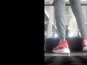 flaca rica empinada en gimnasio with teen ass in leggings bent over