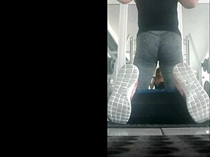 flaca rica empinada en gimnasio with teen ass in leggings bent over