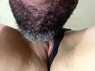 Skinny wife gets juicy muff diving and cunilingus from brazilian milf