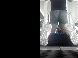 flaca rica empinada en gimnasio with teen ass in leggings bent over