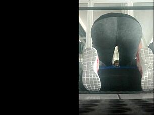 flaca rica empinada en gimnasio with teen ass in leggings bent over