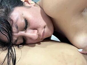 i show new lingerie to lesbian stepsister she wants to play and orgasm 😍