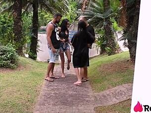 Duas Ninfetas Safadas Fizeram Uma Festinha Pra Foder Com Geral