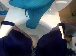 Step sister in 40dd bra receives cumshot