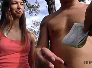 Coquine enjoys anal sex for good pay 😏