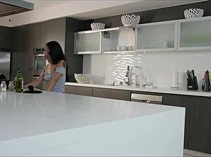 i'm watchin evelyn claire n whitney wright do muff divin n lickin each other's pussies, it's so hot