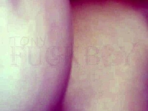 Η άπληστη γειτόνισσά μου μου δίνει ένα άγριο γαμήσι στον κώλο και αφήνει την τρύπα της ανοιχτή διάπλατα