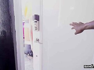 Sydney Paige suger kæmpe pik i Fru Julemand-kostume