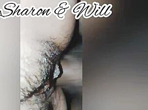 Cogiéndome a la puta de la vecina mientras su marido sale de viaje en el dormitorio público con zapatos y lencería