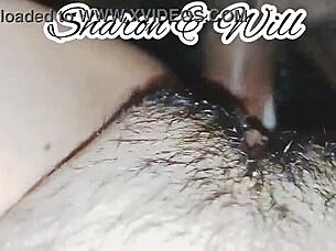 Cogiéndome a la puta de la vecina mientras su marido sale de viaje en el dormitorio público con zapatos y lencería