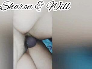 Cogiéndome a la puta de la vecina mientras su marido sale de viaje en el dormitorio público con zapatos y lencería