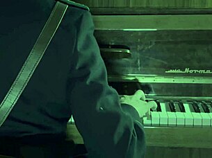 미스트리스 에이프릴, 폰 잊어버린 거로 나 처벌해?