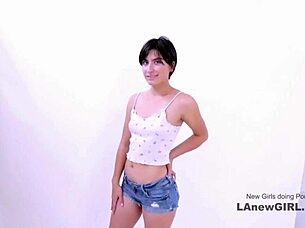 I fucked a sultry brunette vixen during her modeling audition on the sofa