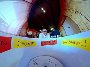 גברת אפריל מכניסה אגרופים לחורים הגדולים והחורמניים שלי