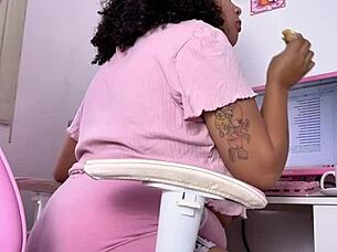 curvy ebony girl eats and farts during her work shift