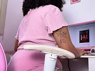 curvy ebony girl eats and farts during her work shift
