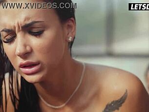 수지 갈라와 카넬라 스킨이 케시 샤이를 유혹하는 데 집착해