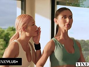 Hot neger beauties compete for cock in thrilling threesome