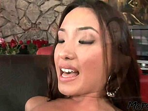 amateur with small tits gets facial?