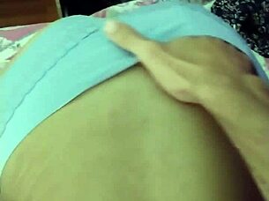 casi me vengo en la boca de esa joven hermosa, ¿quieres probar?