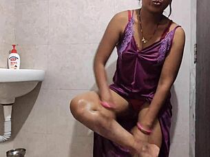 Desi girl shaves her pussy while bathing with clear voice!