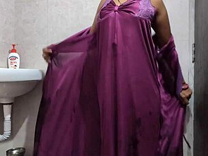 Desi girl shaves her pussy while bathing with clear voice!