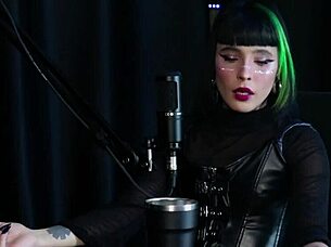 Teen loses virginity in mom's bed after school video leak