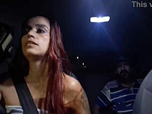 Casada Motorista Faz Sacanagens Com Passageiros Na Rua