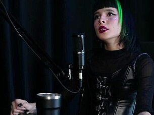 Teen loses virginity in mom's bed after school video leak