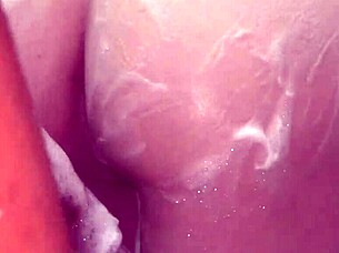 Stiefbruder versucht, Schwanz unbemerkt in Arsch seiner Stiefschwester zu schieben, perfekter Arsch für Anal