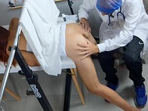 Doctor Fucks Novinha's Pussy At Gynecologist