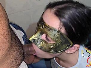 Horny sailor girl gets a fat load in her mouth - Puta gulosa