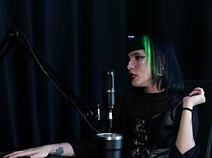 Teen loses virginity in mom's bed after school video leak