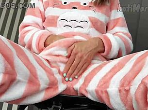 Horny teen 18+ fingers wet pussy to orgasm