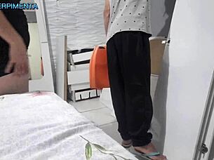 Casada vadia paga o montador com xerecard