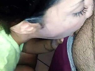 Latina Giving Head Like a Pro!