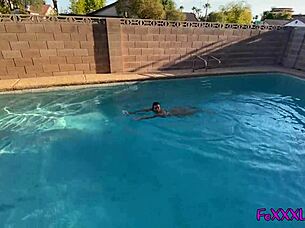 I gave a poolside BJ in 4K POV and she squirted everywhere.