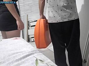 Casada vadia paga o montador com xerecard