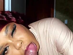 la madrastra sexy folla a su hijastro sin marido notando